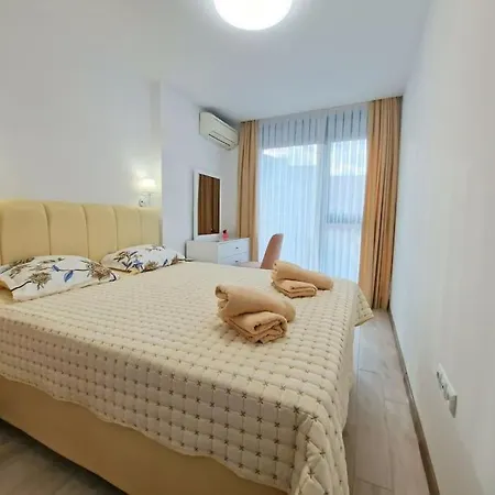 Urban Life 2bdrm Luxury Varna